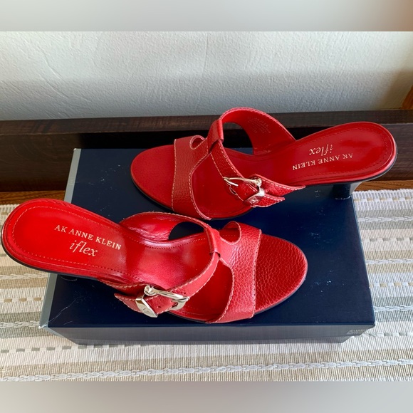 🍒Anne Klein Flex “Azeek” Red Pebbled Leather w/Silver Sandals - Sz 7.5✨✨✨ - Picture 5 of 10